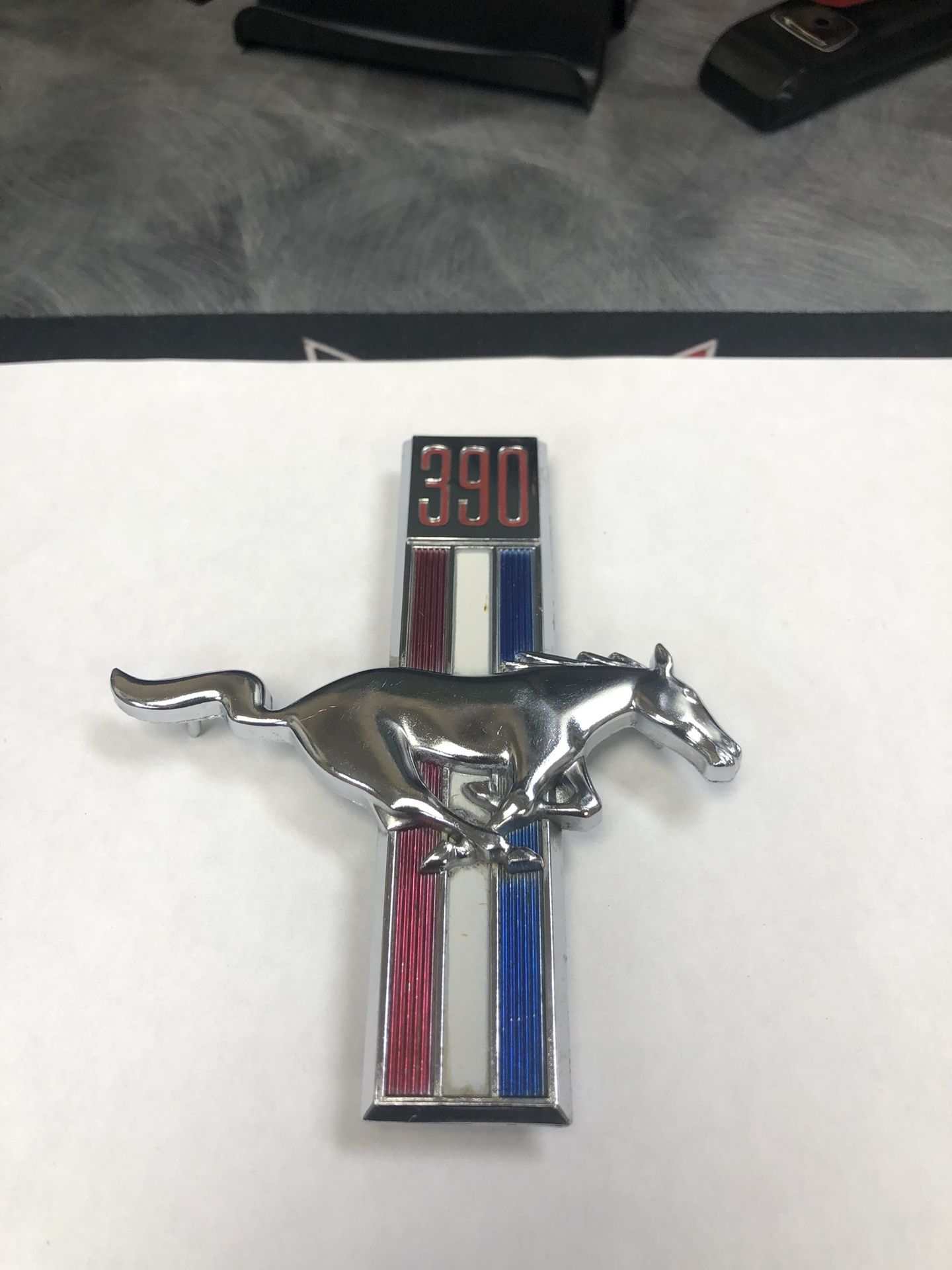 Vintage Mustang 390 Emblem