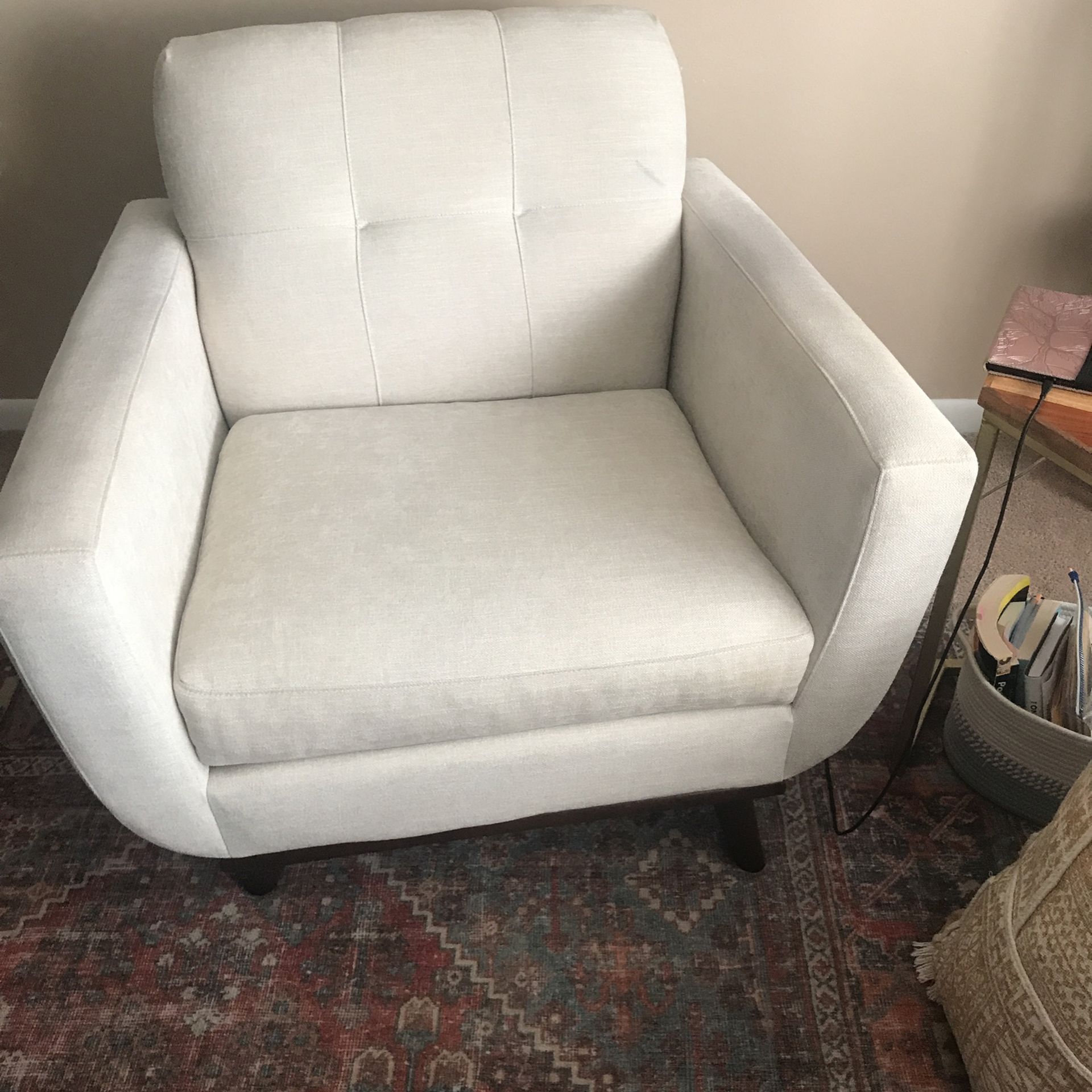 Cream Mid-century Modern Chair 