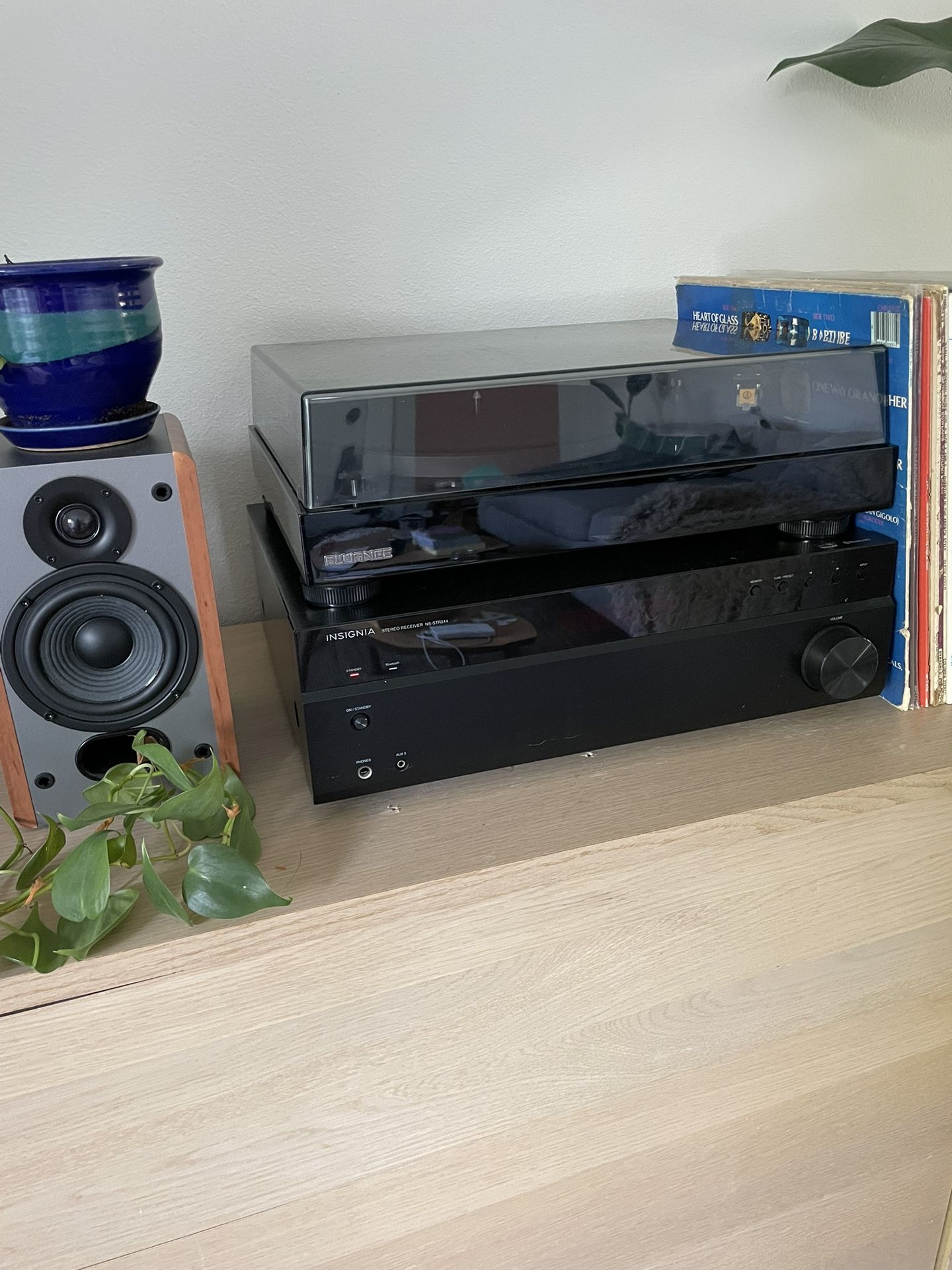 Insignia Stereo Receiver (w/ Bluetooth) NS-STR514