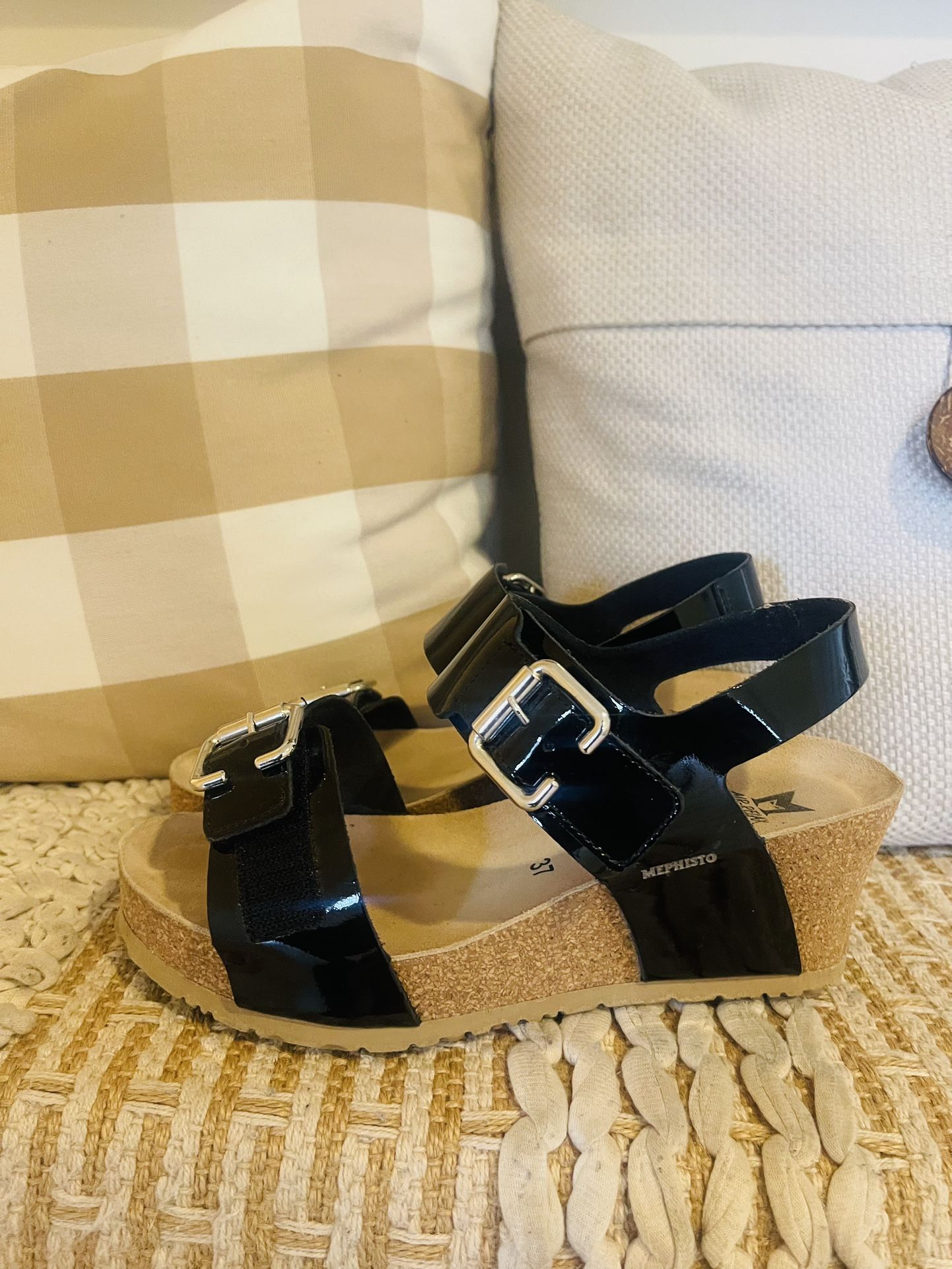 Women’s Mephisto Lissandra Genuine Patent Leather Platform Wedge Sandals Size 37 US 7