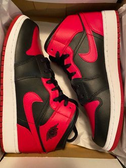 Mid Air Jordan 1 Banned Size 10.5