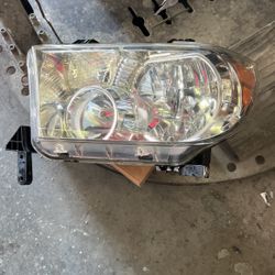 Head Lamps Rh And Lh Toyota Tundra 2012