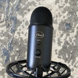 Blue Yeti with Arm