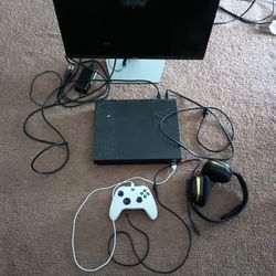 Xbox One w/monitor 