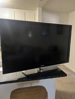 Samsung 40” X 23” Flat Screen Tv