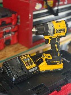 DEWALT 20V MAX XR Brushless Cordless 1/2 in. Drill/Driver with battery and charger