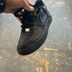 Nike Air Force 1 LE GS  Size 5y Black Like New