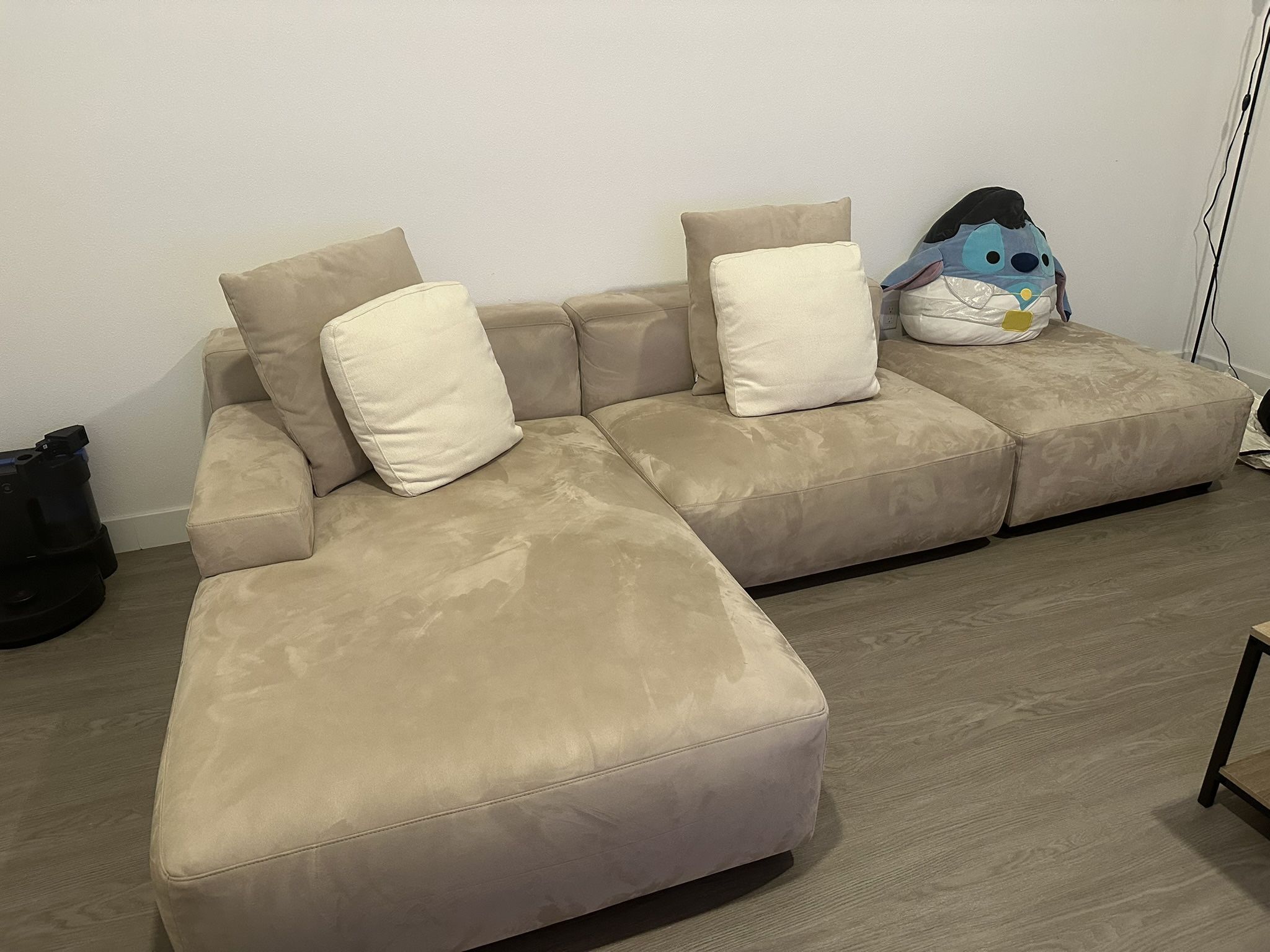 Acanva Couch