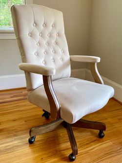 BOSS Office Products Albany Tufted Velvet Executive Chair - Champagne