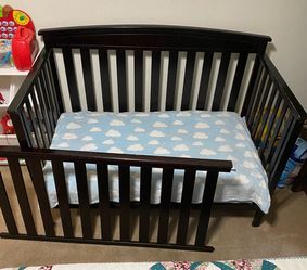 Wood Crib/Toddler Bed