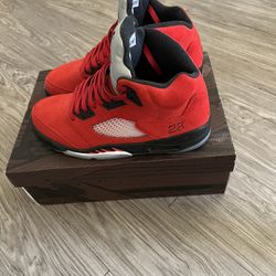 Jordan 5 Toro 