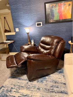 Super Comfortable Swivel Rocker Recliner – Great Condition!