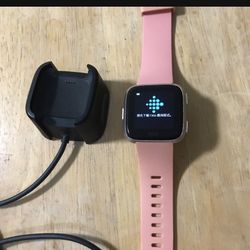Fit Bit Versa 2   Good  Working  Condition 