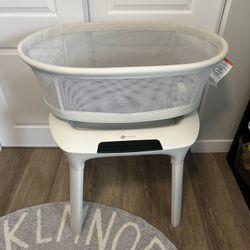 4 Moms Bassinet 