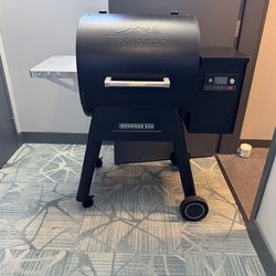 Traeger Ironwood 650 Pellet Grill/Smoker – Great Condition - $500 (Medford)