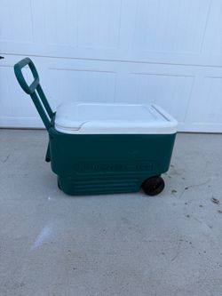 Igloo Wheeled Ice chest cooler