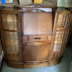 Queen Elizabeth Cabinet With Glass Shelves
