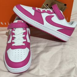 Nike dunk lows Size 3Y