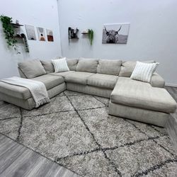 SUPER LARGE BRAND NEW LIGHT GREY MOD SECTIONAL 