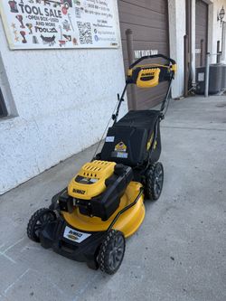 DEWALT 21 in. 196cc E-GOV Engine 3-in-1 Gas RWD Self-Propelled Lawn Mower with High Rear Wheels