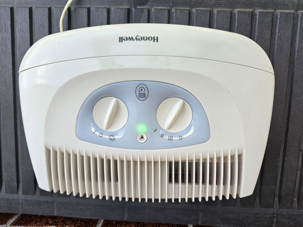 Honeywell HHT-011 Compact Air Purifier Ion Generator