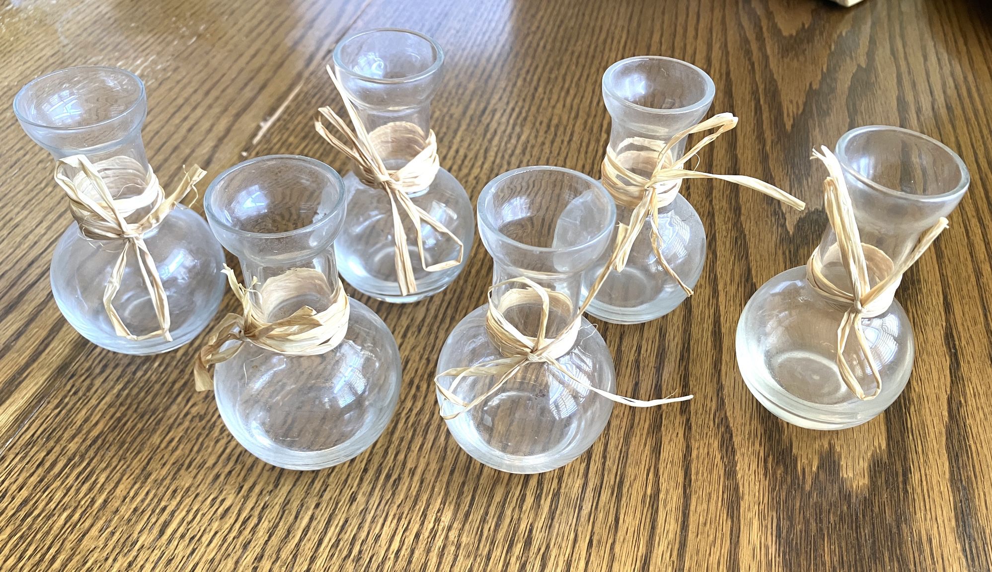 6 Mini Vases with Raffia 