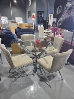 5 PIECE DINING TABLE SET GLASS TOP 47x47