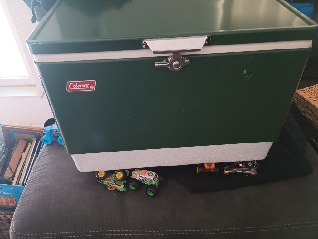 Vintage Coleman Ice chest 