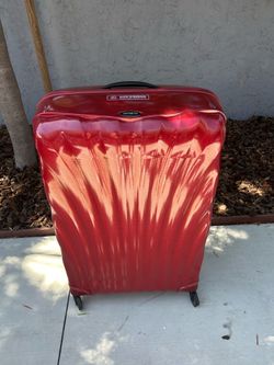 Samsonite  cosmolite 3.0 extra large 33" spinner https://offerup.com/redirect/?o=bHVnZ2FnZS5CbGFjaw== label 7.5 lbs.