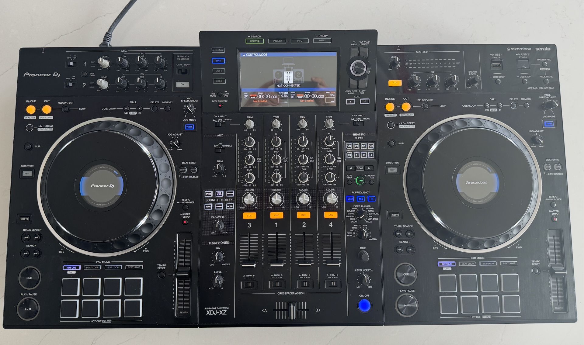 Pioneer XDJ-XZ Controller Like new conidtion!! + Odyssey Flight Hard Case with Wheels