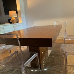 Extendable  Dining Table With 6 chairs
