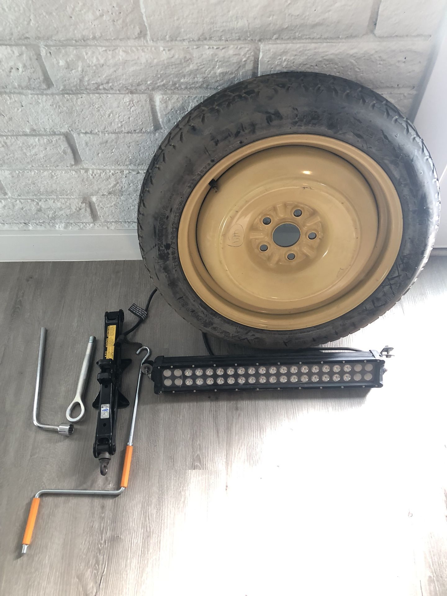 Spare Tire, Light bar, Jack Arm