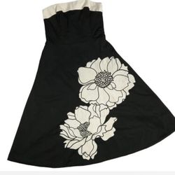 White House Black Marquet Dress Size 4