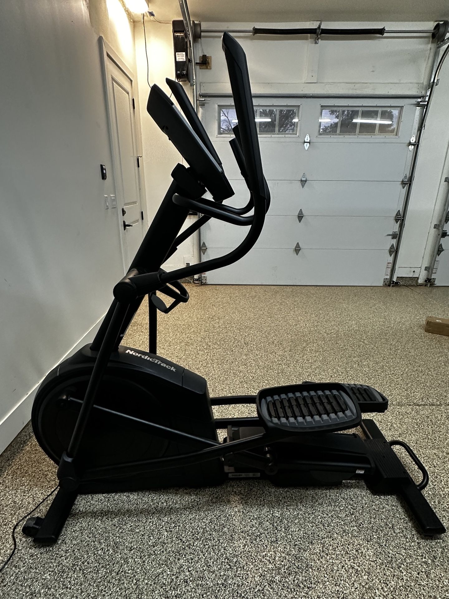iFIT NordicTrack AirGlide 14i Elliptical for Sale in Queen Creek, AZ