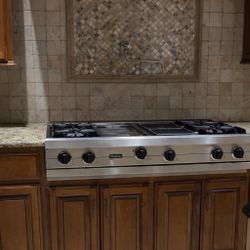 Viking Professional 48” Built-In Gas Rangetop – 4 Burners, Griddle & Grill