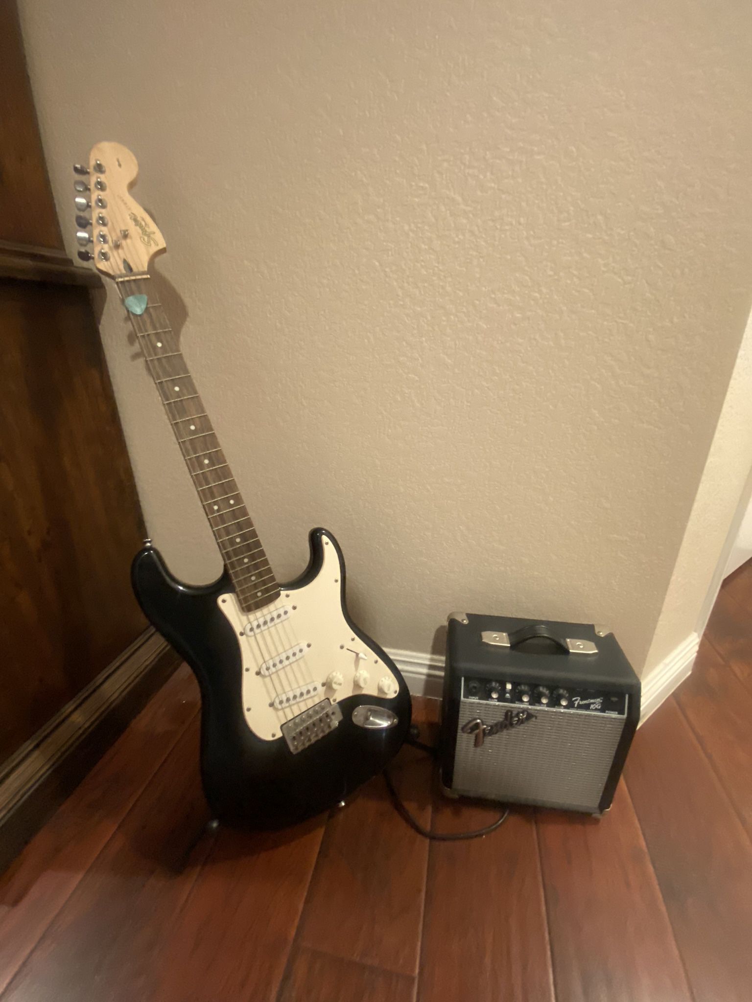 Electric Guitar (w/ Amp & Tuner)