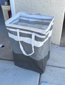 Laundry hamper