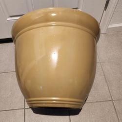 Pittsburg: XXL Planter With New Paint 