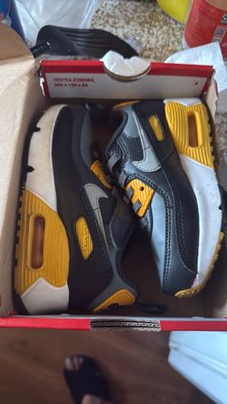 Used boys Nike Max 90 10c