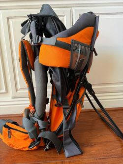 Baby hiking carrier