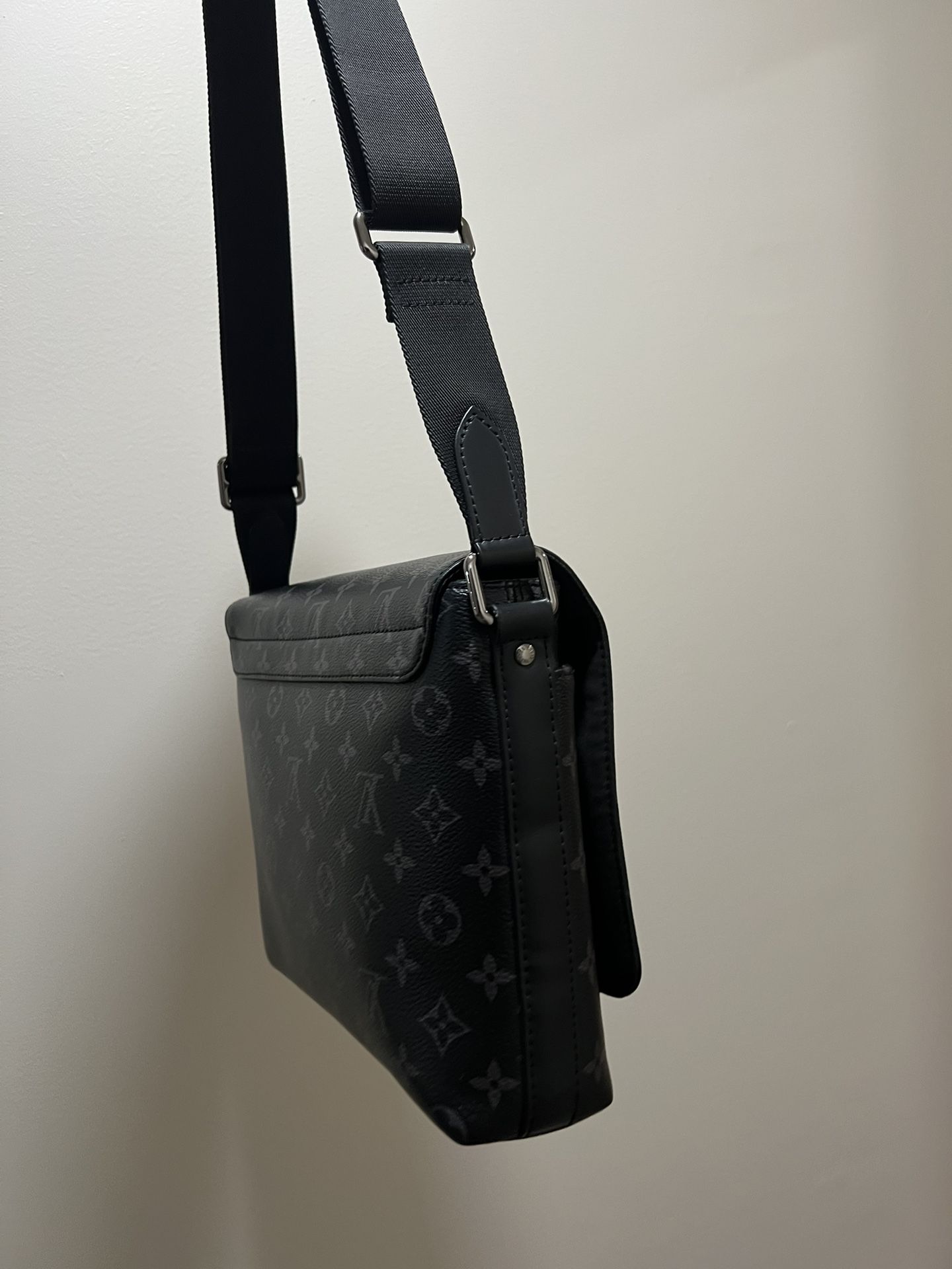 Louis Vuitton District Crossbody Bag M45272
