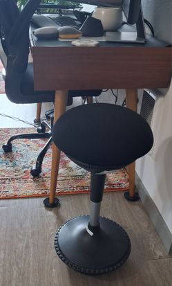 Wobble stool