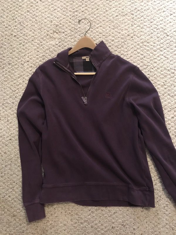 Like new Burberry sweater size Large