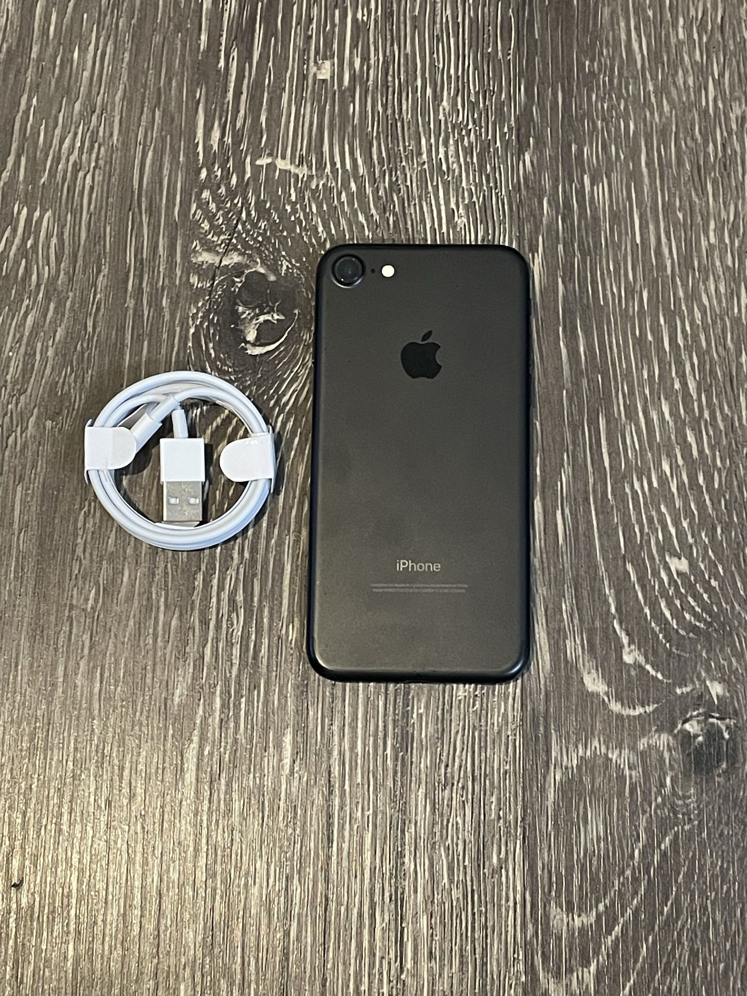 iPhone 7 UNLOCKED FOR ALL CARRIERS!