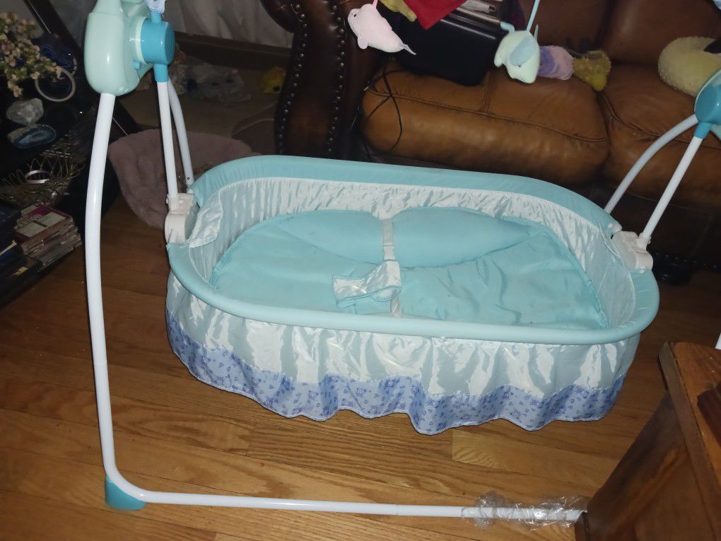 Baby Crib Plays Music And Sounds Soothing Sounds Comes With Blankets  Changing Pad ,A Boppy Pillow Mattress