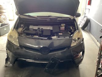 Parting Out 2015 Toyota Prius