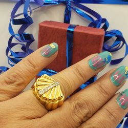 18 KT H.G.E Ring 12.15gramos, Cz Diamond Sz 6, Thick goegeous Rare style Ring #835
