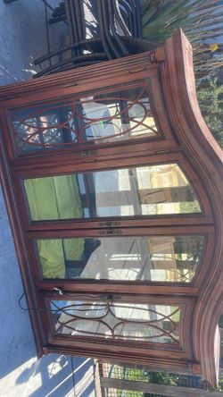 Large Traditional China Cabinet / Dining Hutch – Excellent Condition