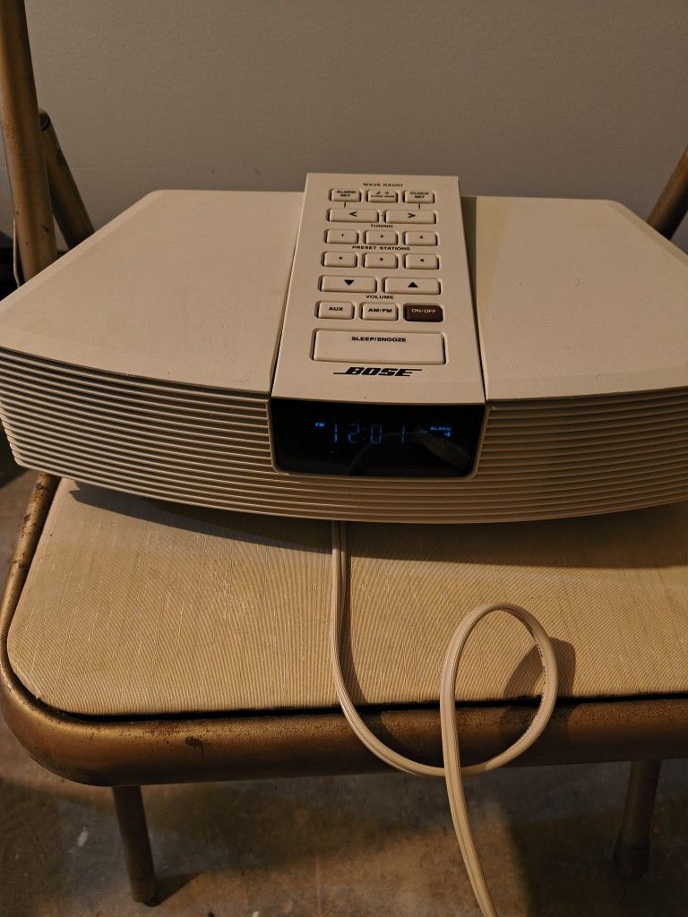 Bose Radio Clock In Good Condition Working Good