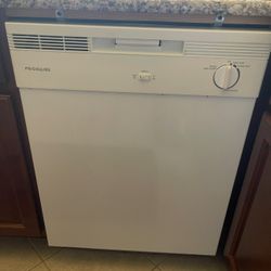 FRIGIDAIRE Dishwasher 